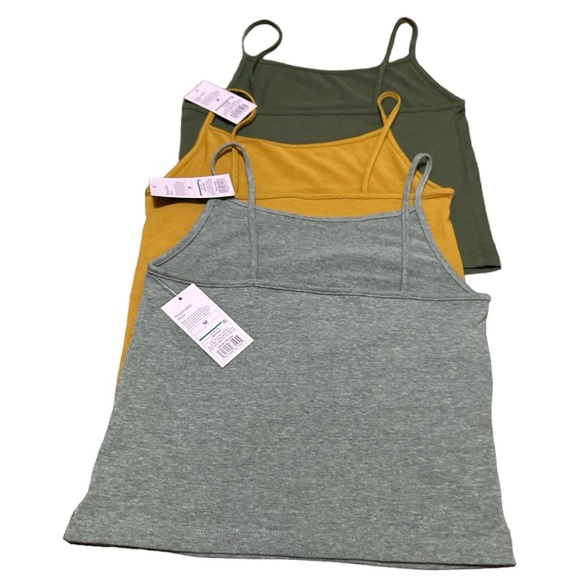 Set Of 3 WILD FABLE Crop Tanks, Women’s, Junior’s, Yellow, Green, Gray Bundle - Picture 4 of 5